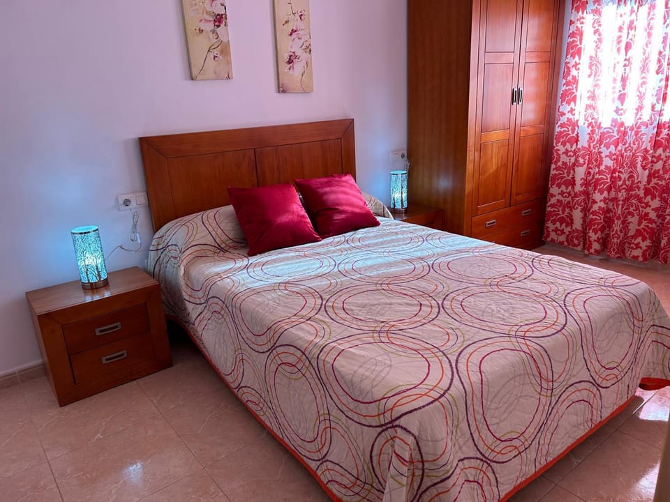 Bed, Photo of the whole room, Bedroom, wardrobe