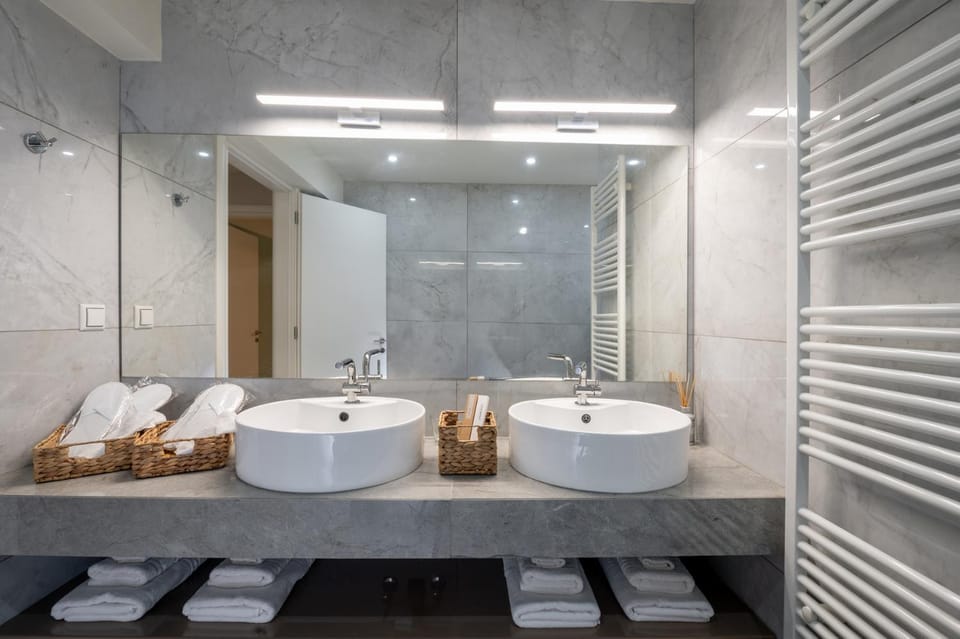 Bathroom, towels