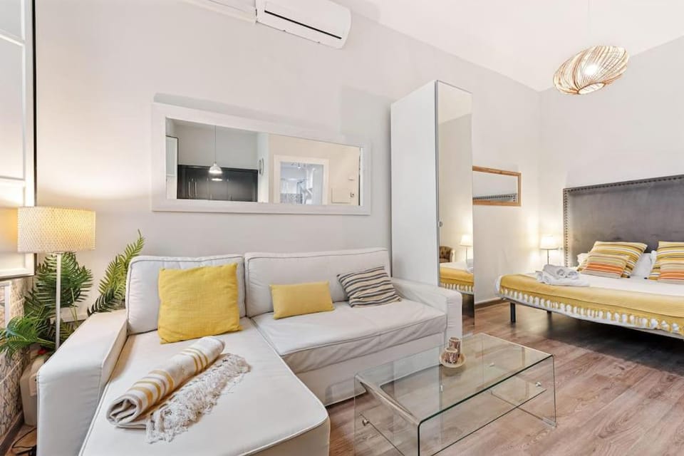 Photo of the whole room, Seating area, air conditioner