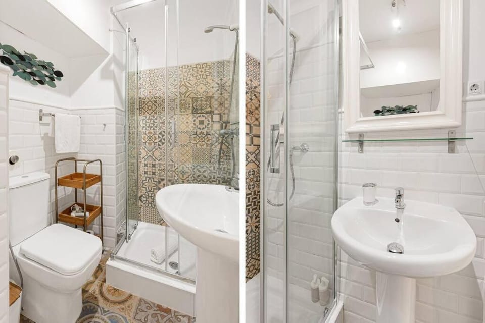 Shower, Toilet, Bathroom, Bath, bidet, towels