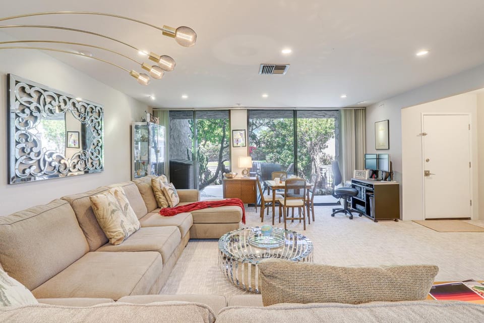 Palm Springs Condo: 3 Fenced Patios, Pool Access House in Palm Springs