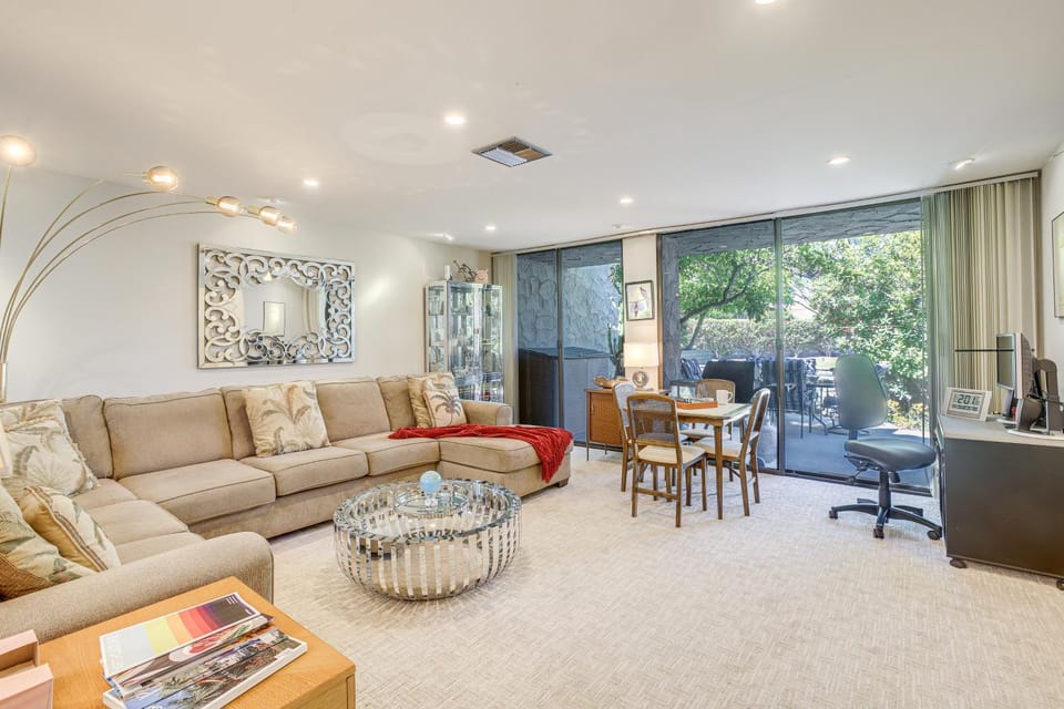 Palm Springs Condo: 3 Fenced Patios, Pool Access House in Palm Springs