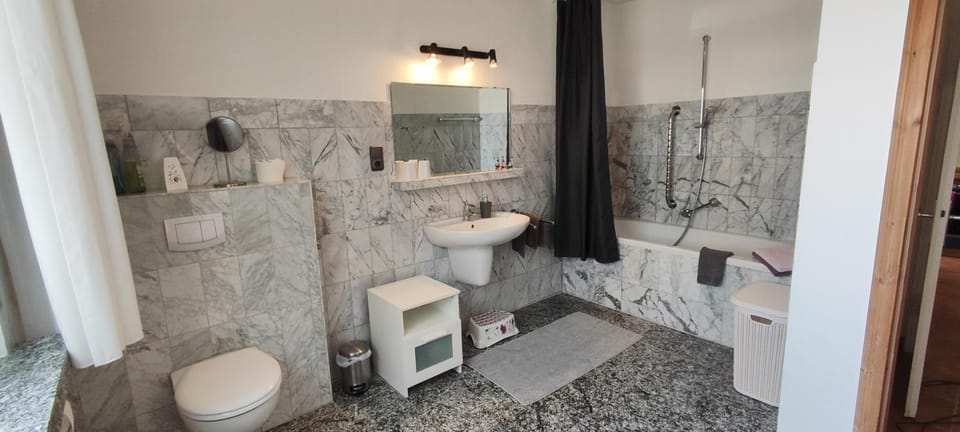 Toilet, Bathroom, Bath, towels