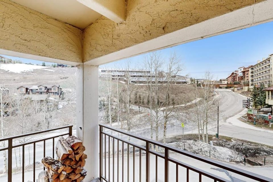 Snowcapped Sparkle Apartment in Colorado