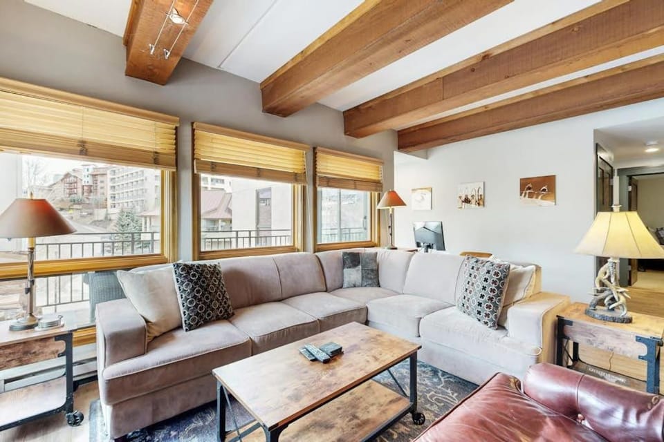 Snowcapped Sparkle Apartment in Colorado