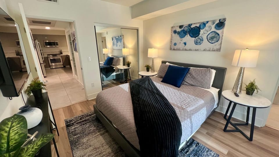 Century City Cozy 3 Bedroom Apartment with Parking 302,303 Apartment in Westwood