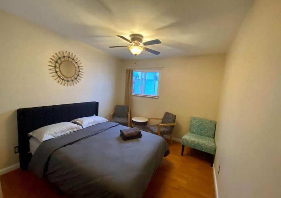 Bed, Seating area, Bedroom, fireplace