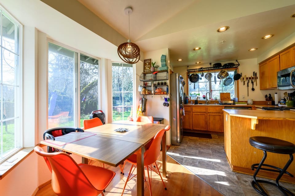 River House - 4 bedroom, 2 bath private home House in Eugene