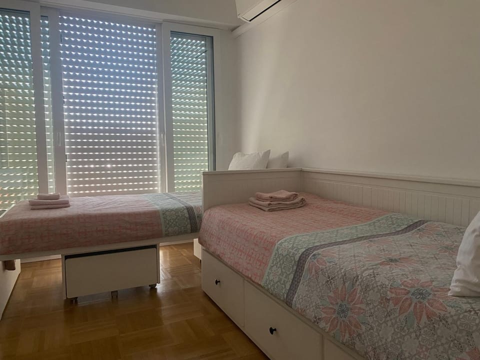 Mirela's Private Room with key, AC, lift & balcony in the center of Nice on the Cote d'Azur Vacation rental in Nice