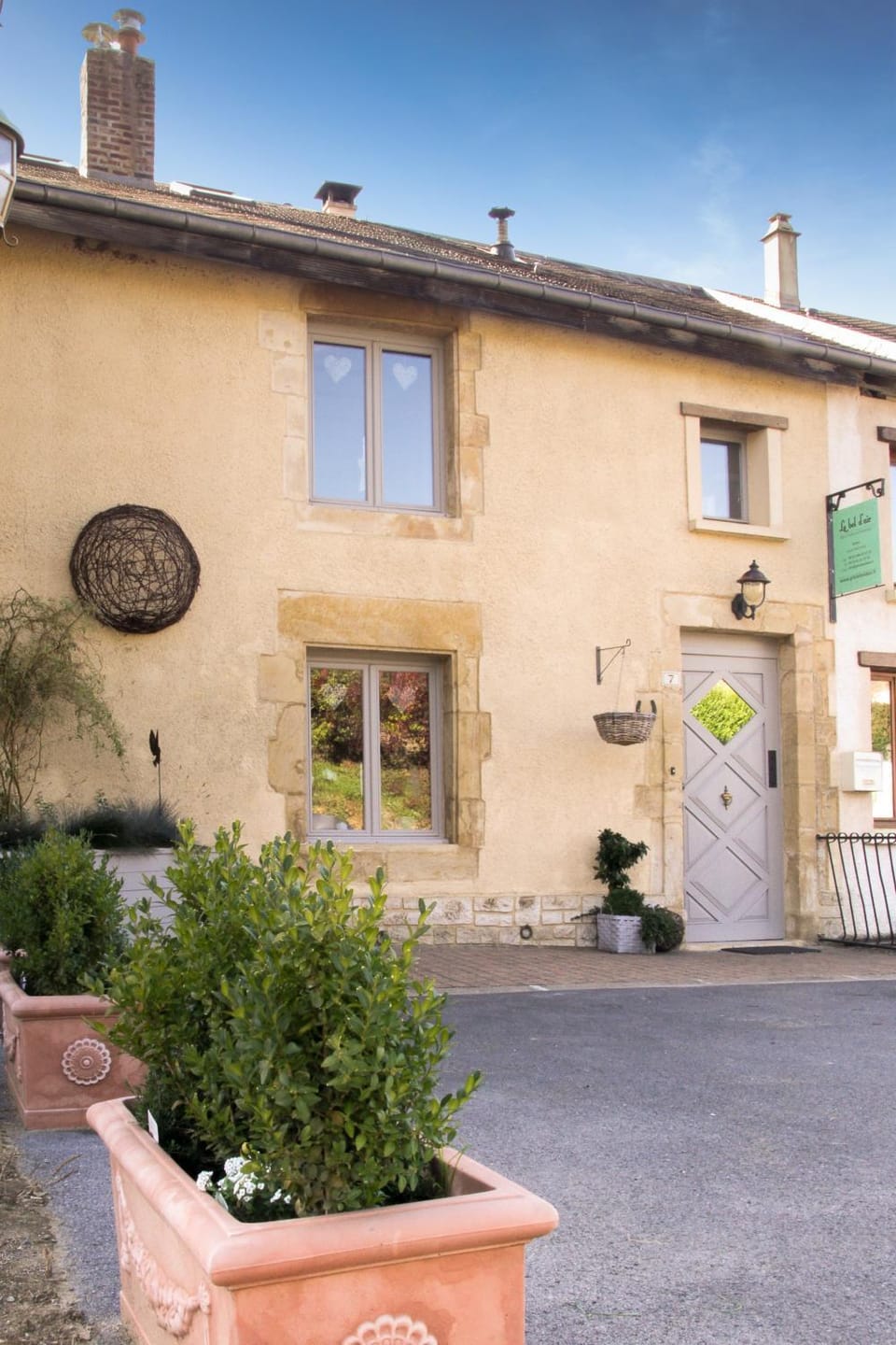 Facade/entrance