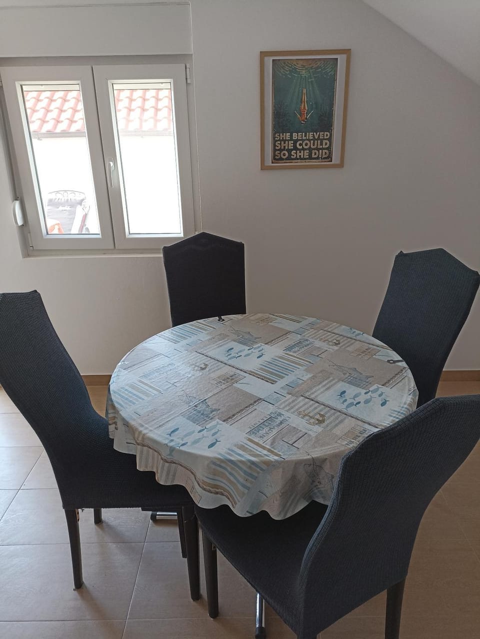 Seating area, Dining area