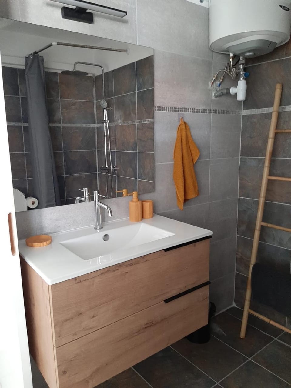 Shower, Bathroom, towels