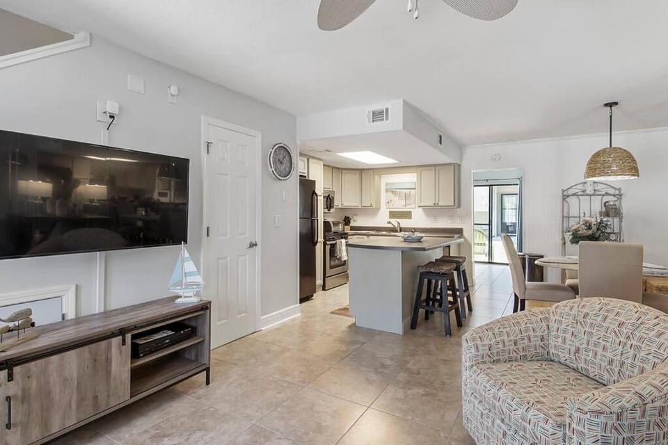 Kitchen or kitchenette, Seating area