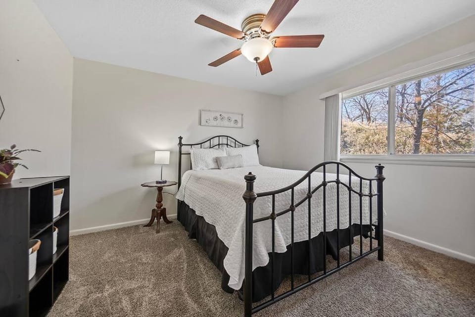 Bed, Photo of the whole room, Bedroom, fireplace