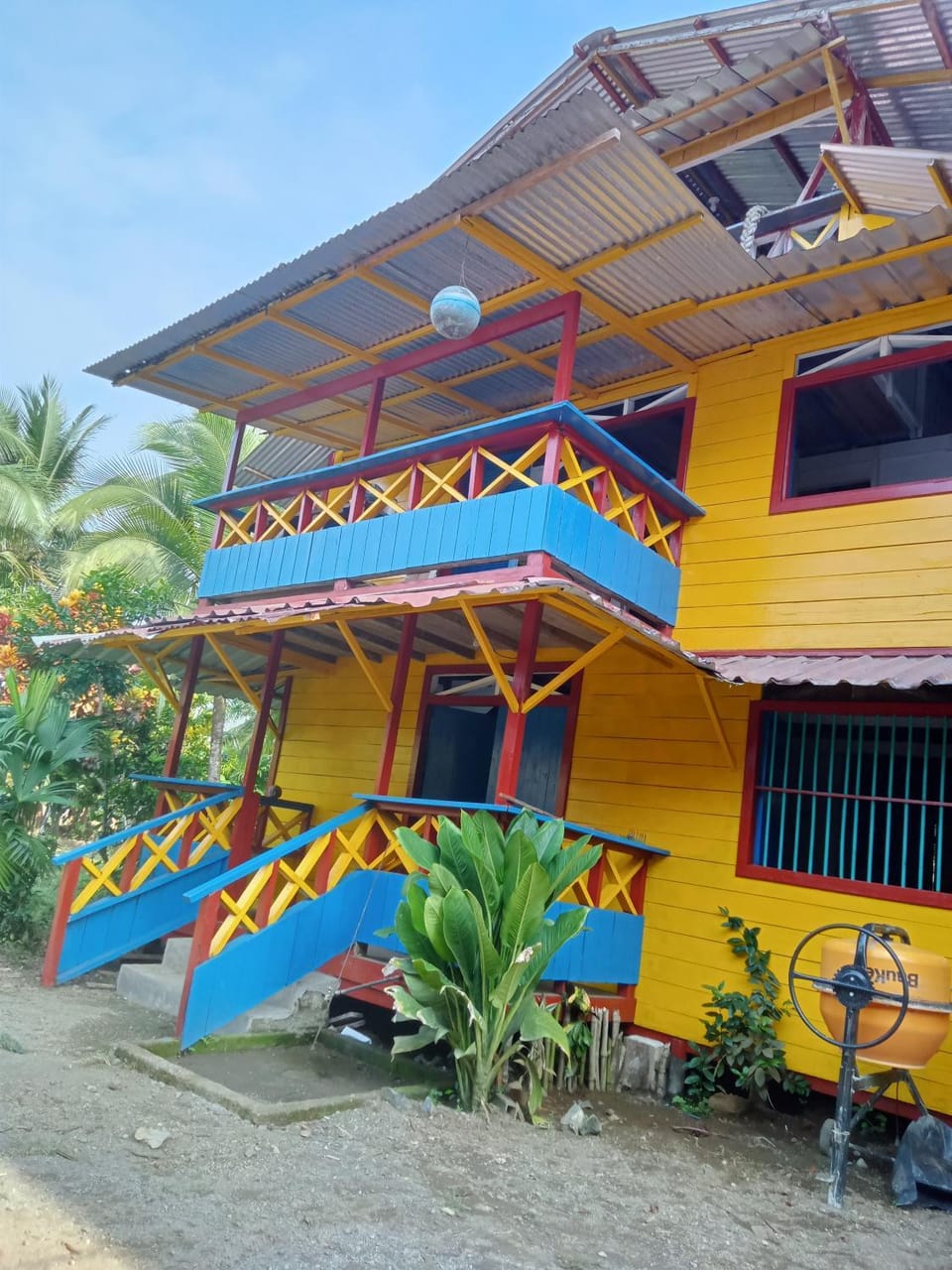 Facade/entrance