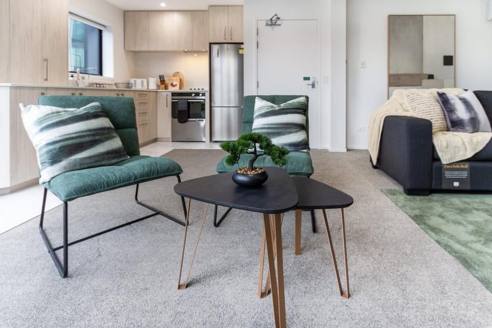 Facade/entrance, Coffee/tea facilities, Kitchen or kitchenette, Living room, Photo of the whole room, Decorative detail, Seating area, minibar, oven, pet friendly, stove, toaster