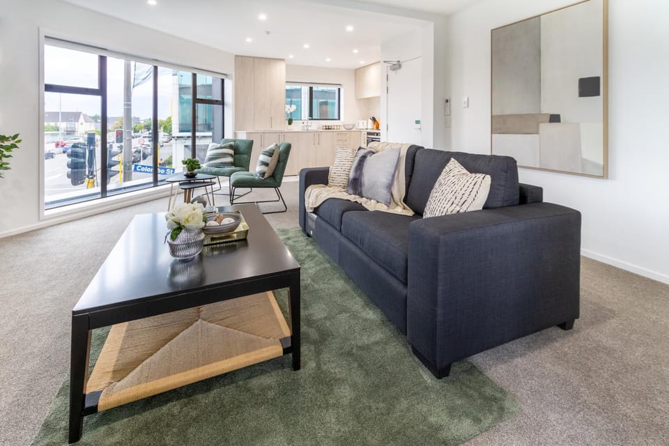 Facade/entrance, TV and multimedia, Coffee/tea facilities, Kitchen or kitchenette, Living room, Photo of the whole room, Decorative detail, Seating area
