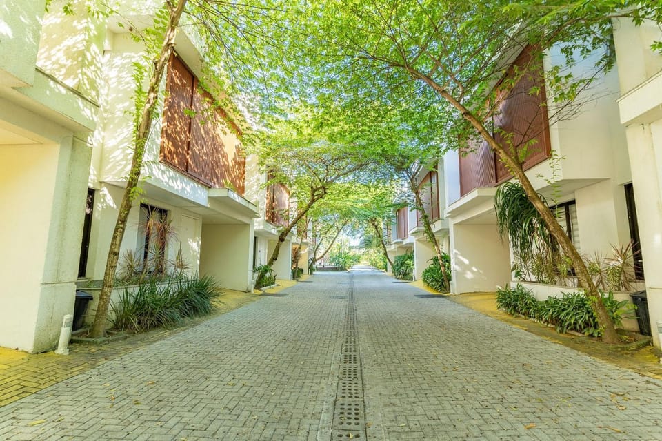 Facade/entrance, Off site, Hiking