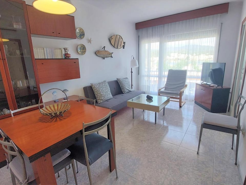 Apartamento familiar 2 hab. en primera línea de mar en Llançà, se admiten mascotas - ES-170-89 Apartment in Alt Empordà