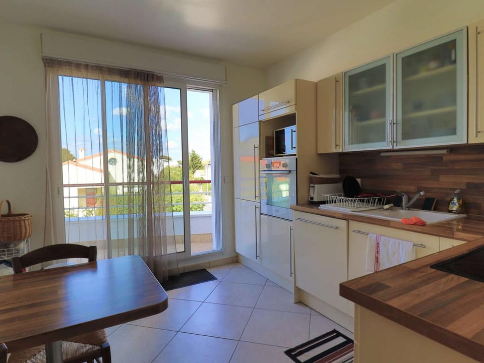 Appartement lumineux et spacieux avec terrasses et ascenseur en centre-ville de Royan - FR-1-494-182 Apartment in Royan