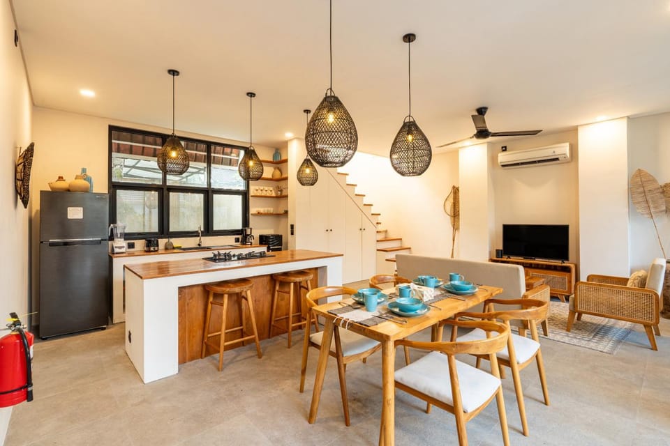Seating area, Dining area