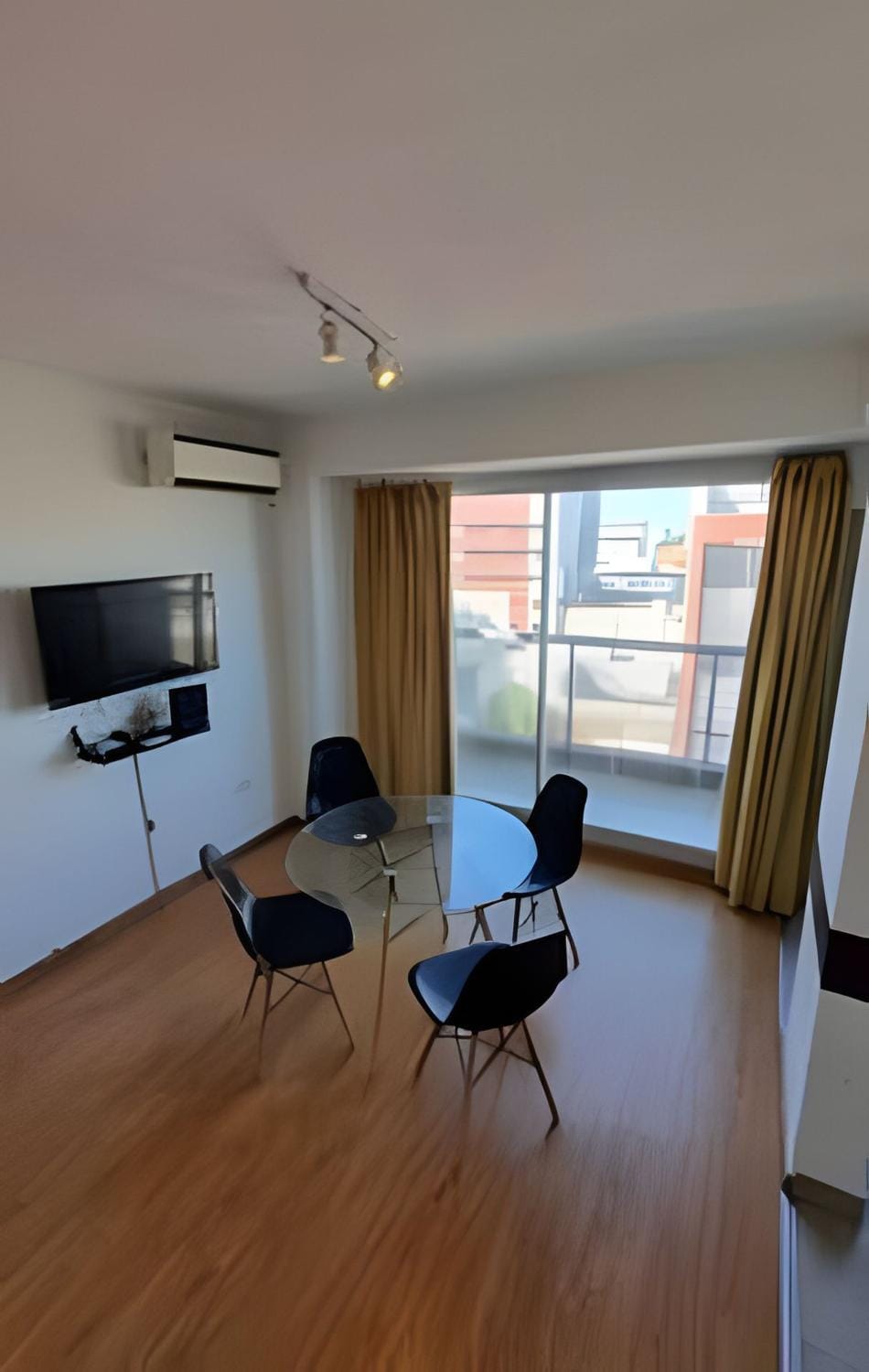TV and multimedia, Living room, Seating area, Dining area
