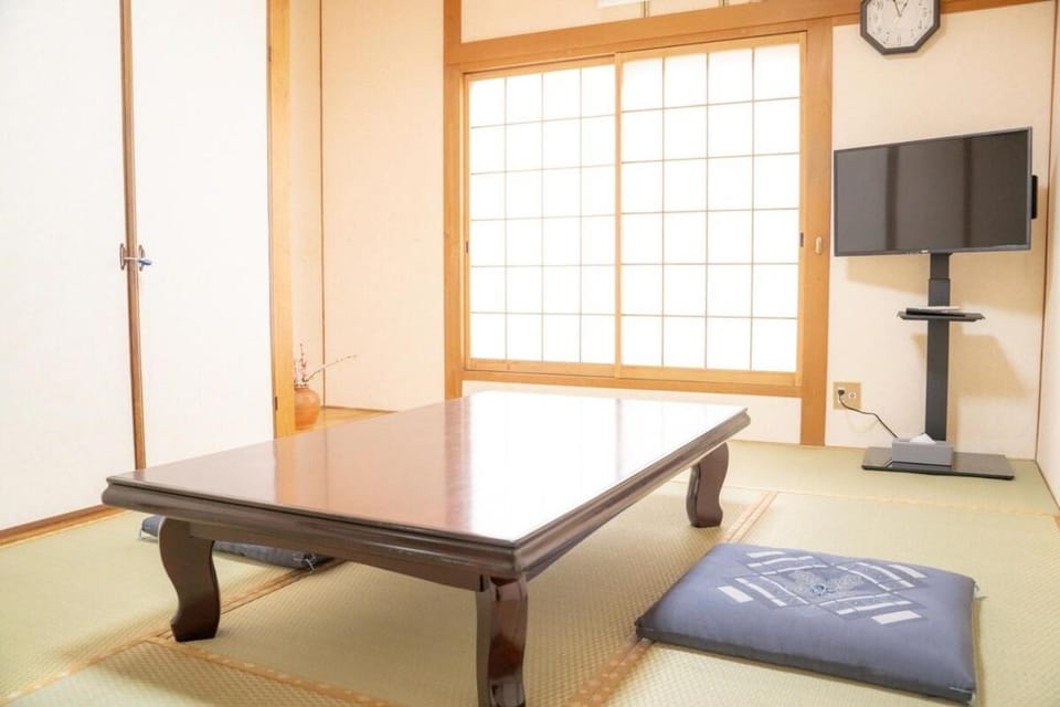 無料レンタサイクル -Guest House 団- 最大16名,難波まで2駅5分,USJまで好アクセスの3階建て Apartment in Osaka