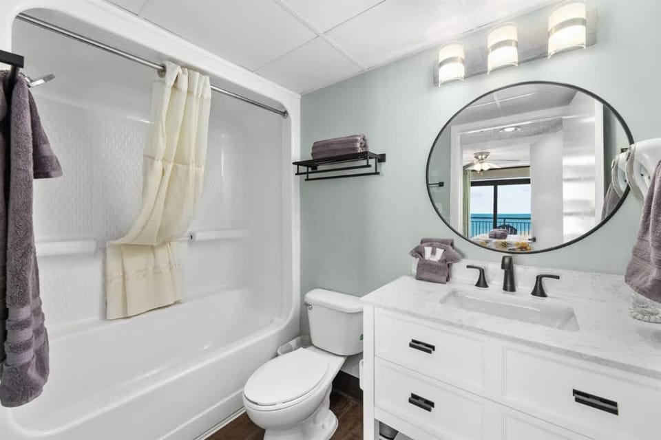 *UPdated Family BEACH Escape*Pools, Hot Tubs, More House in Myrtle Beach