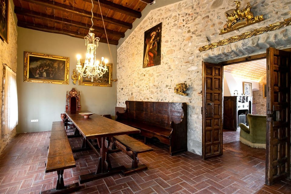 Seating area, Dining area