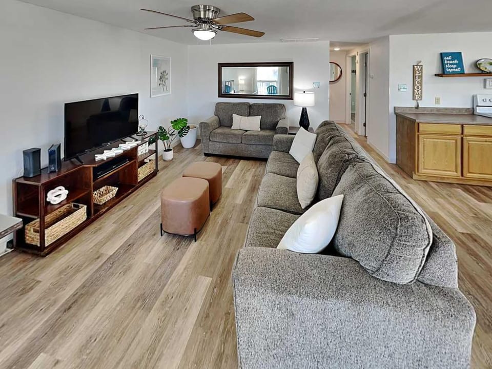 TV and multimedia, Living room, Seating area, furniture