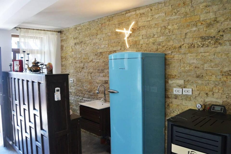 Kitchen or kitchenette, oven