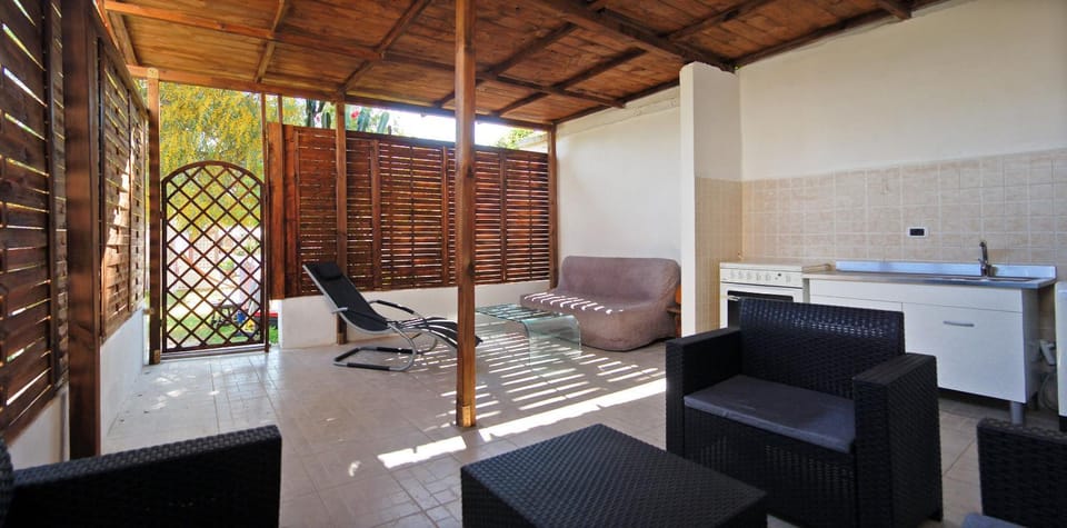 Patio, Garden, Kitchen or kitchenette, Seating area