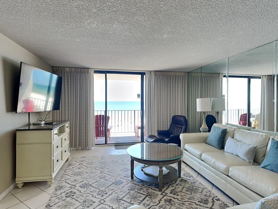 TV and multimedia, Balcony/Terrace, Living room, Seating area, Sea view, furniture