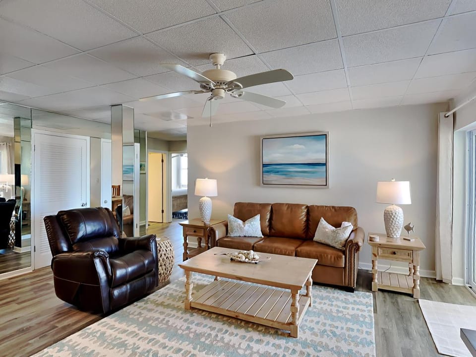Living room, Seating area, furniture