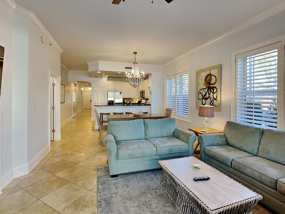 TV and multimedia, Kitchen or kitchenette, Living room, Seating area, Dining area, furniture