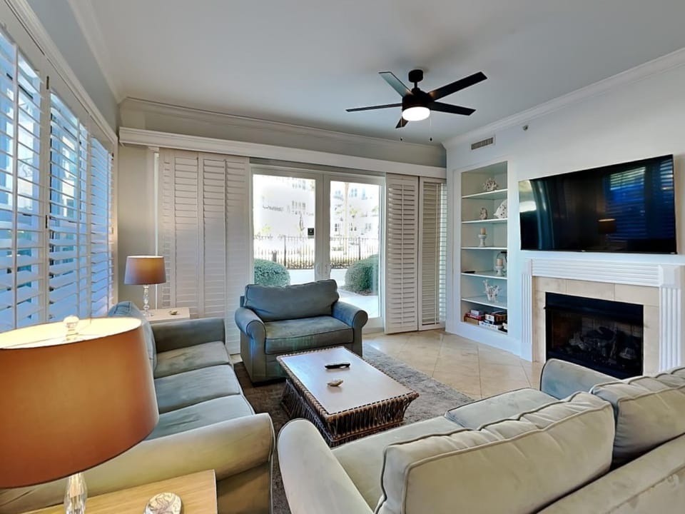TV and multimedia, Balcony/Terrace, Living room, Seating area, fireplace