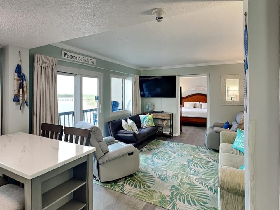 TV and multimedia, View (from property/room), Balcony/Terrace, Living room, Seating area, Bedroom, Sea view, furniture