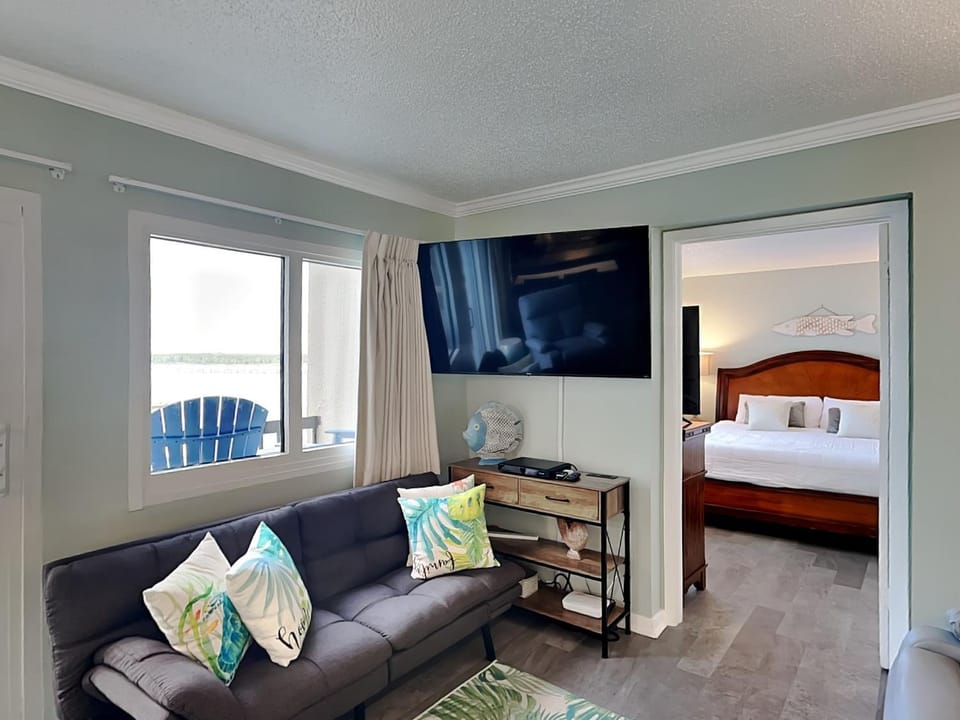TV and multimedia, Living room, Seating area, Bedroom, Lake view, furniture