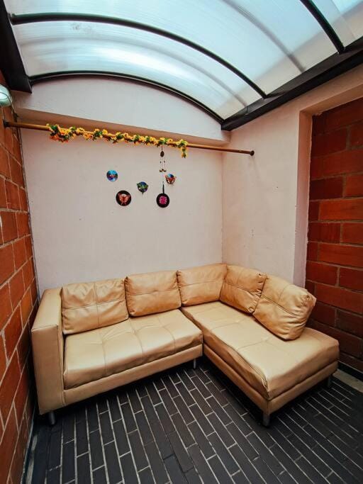 Lindo apartamento con patio privado. Apartment in Medellin