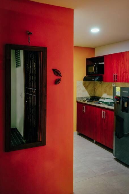 Lindo apartamento con patio privado. Apartment in Medellin