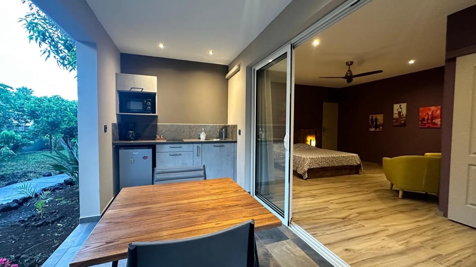 Kitchen or kitchenette, Photo of the whole room, Dining area