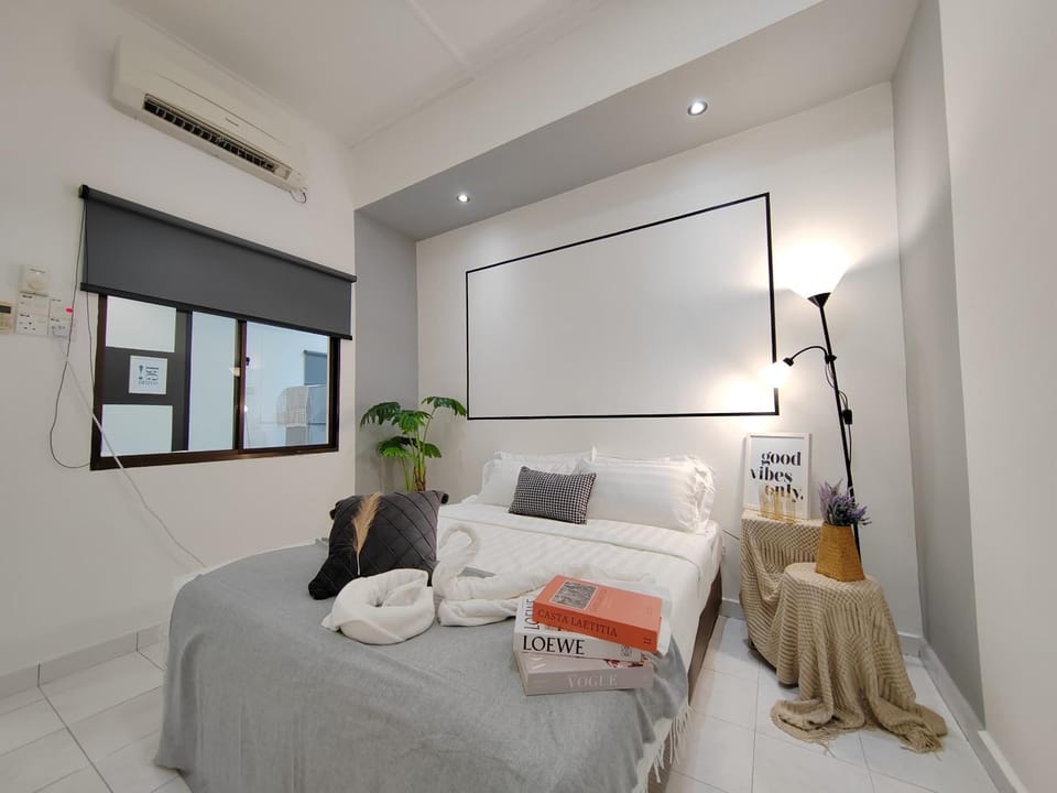 Photo of the whole room, Bedroom, air conditioner