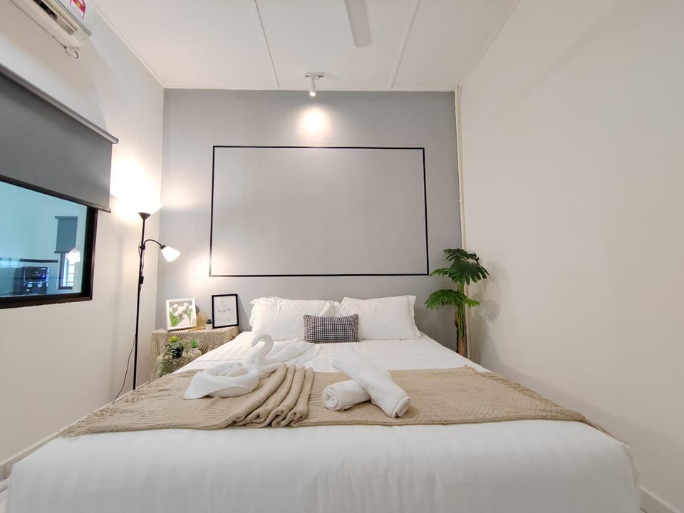 Photo of the whole room, Bedroom, towels