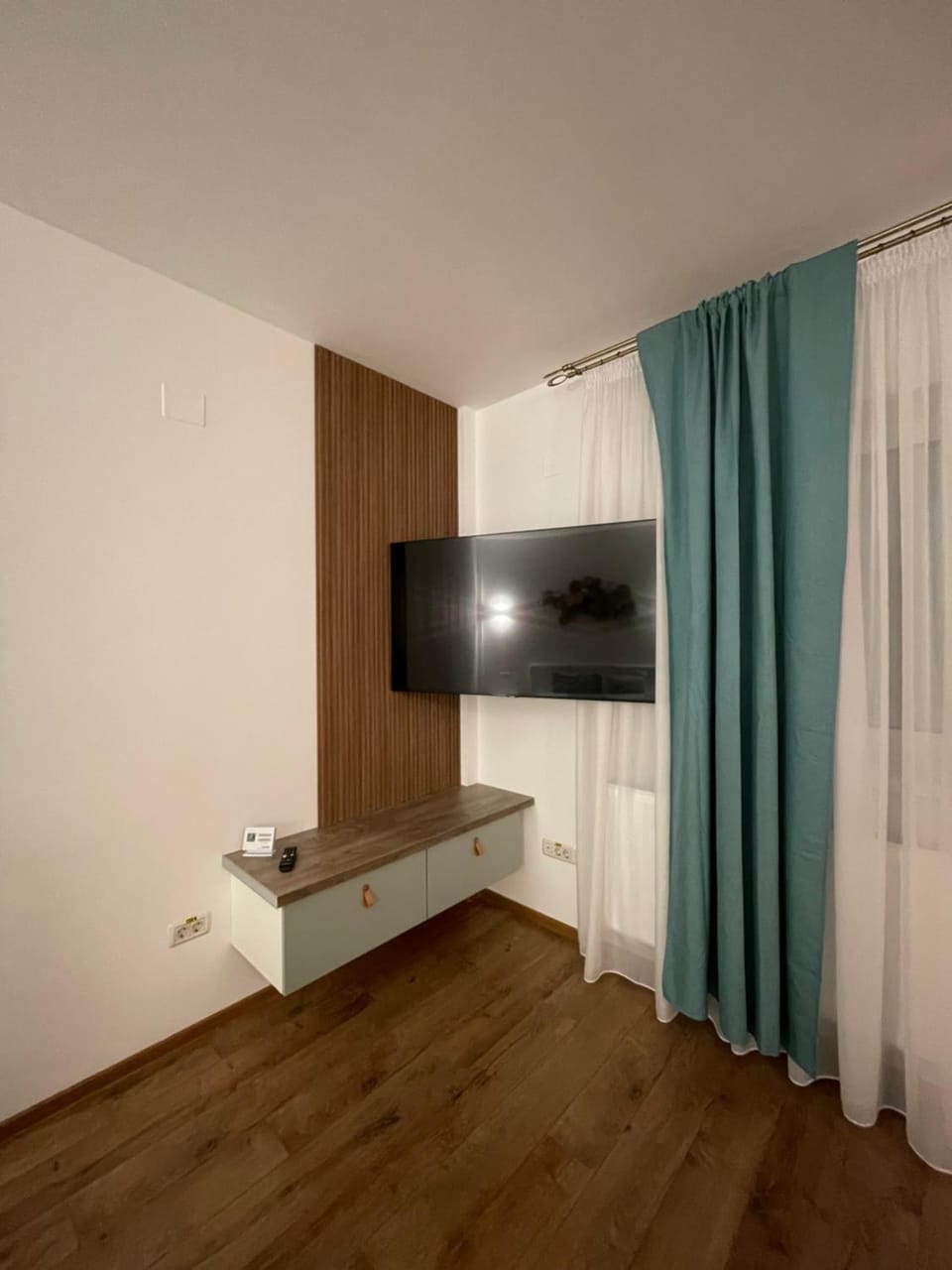 TV and multimedia, Photo of the whole room