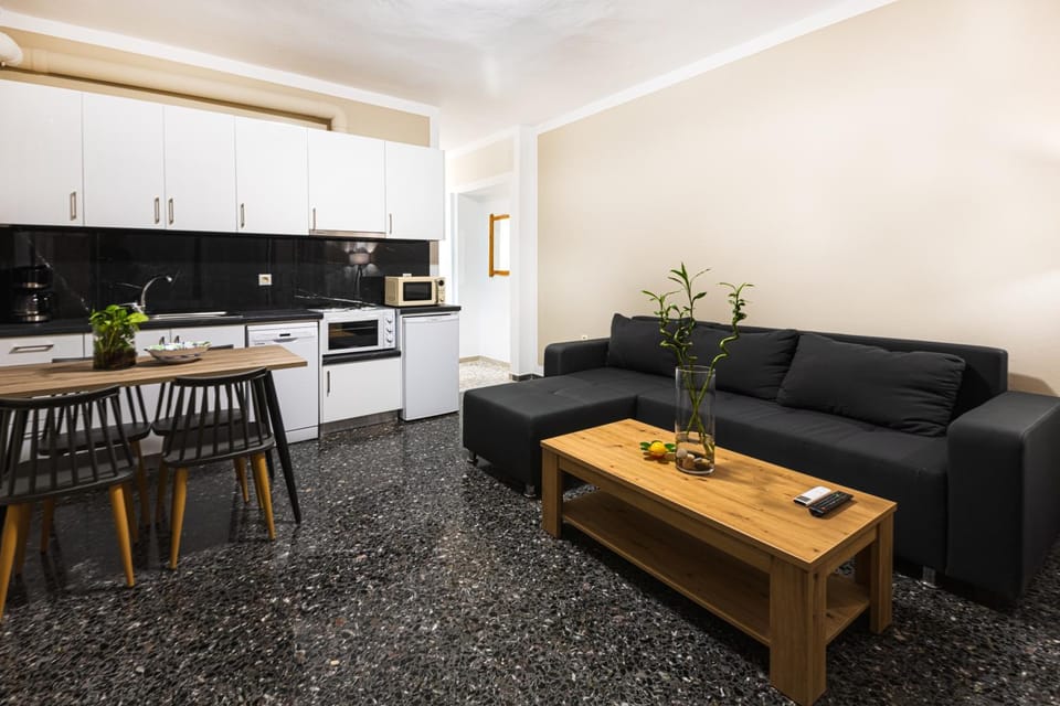 Kitchen or kitchenette, Living room, Seating area, Dining area, dishwasher, minibar, oven, pet friendly, stove