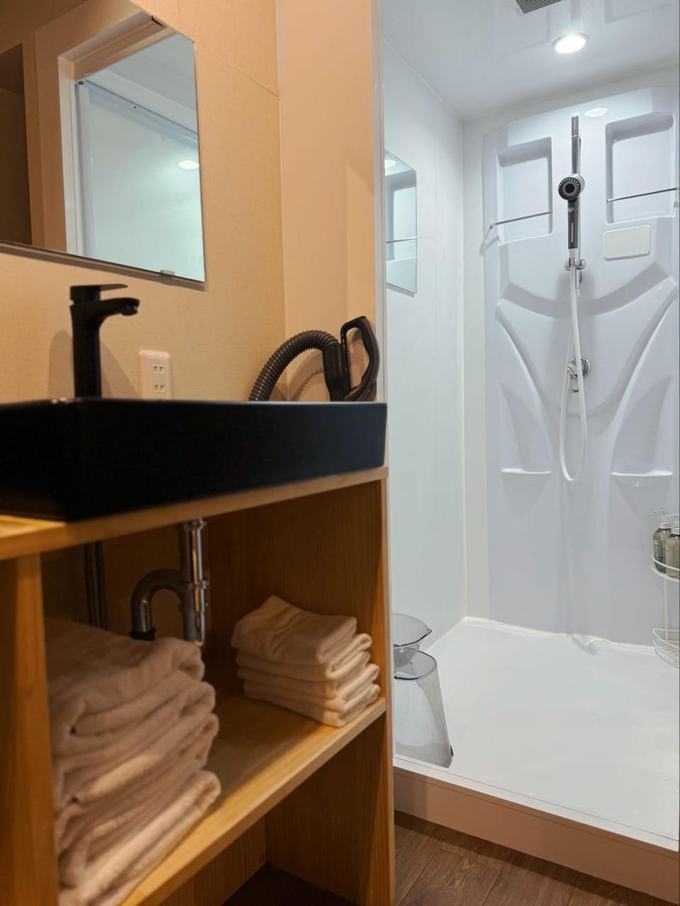 Shower, Bathroom, towels