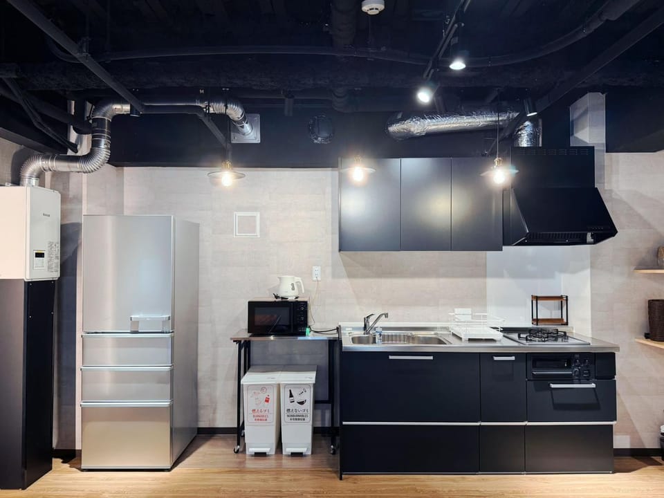 Kitchen or kitchenette, minibar, oven, stove