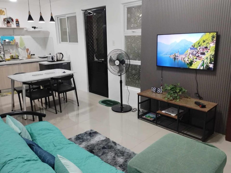 TV and multimedia, Kitchen or kitchenette, Living room, Dining area