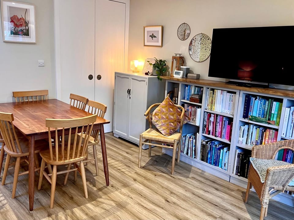 Peaceful Garden Apartment on Roman Road Apartment in London Borough of Hackney