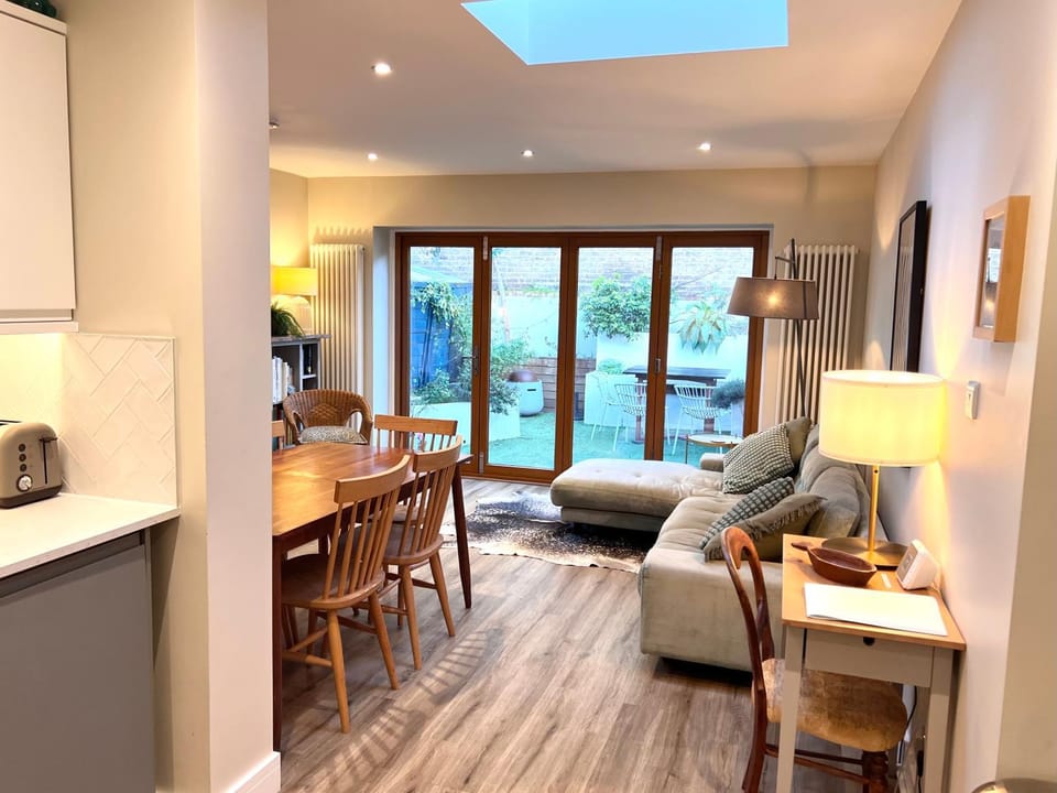 Peaceful Garden Apartment on Roman Road Apartment in London Borough of Hackney
